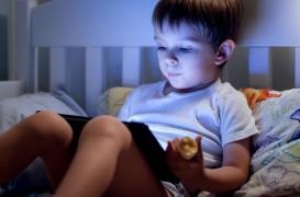 “Pas d’écran avant 6 ans” : la nouvelle consigne des sociétés savantes françaises