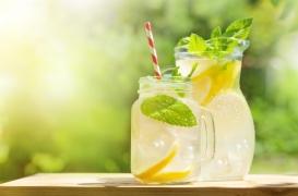 Jus de citron : pour notre santé, quand faut-il en boire ?