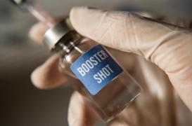 Troisième dose : les États-Unis sautent le pas