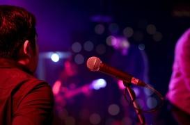 Syndrome de Gilles de la Tourette : Lewis Capaldi fait une crise sur scène 