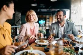 Pause déjeuner, collègues, tickets restaurants : quelles sont les habitudes des Français ?