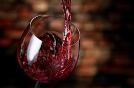 Pourquoi certaines personnes ont-elles mal à la tête après avoir bu du vin rouge ? 