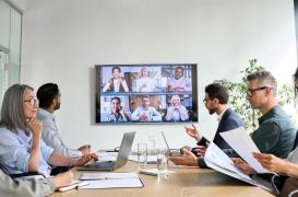 Envoyer des mails pendant une réunion ? Pas forcément une mauvaise chose !