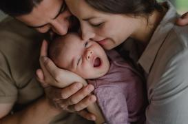 Quels sont les bienfaits du contact physique pour les bébés ?