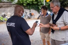 Covid-19 : l'Académie de médecine s'oppose à l'intégration de la 3e dose dans le pass sanitaire