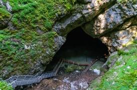 Une bactérie de 5.000 ans retrouvée dans la glace : future menace ou arme contre l'antibiorésistance ?