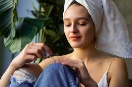 Cancer du sein : les cosmétiques sont-ils risqués pour les ados ? 