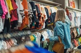 Allergies, brûlures : vers une réglementation plus stricte des polluants dans les vêtements