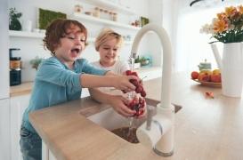 Eau du robinet : peut-on continuer à en boire sans risque pour notre santé ? 