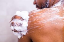 Pourquoi votre savon peut attirer les moustiques