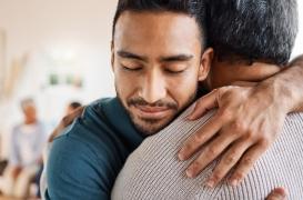 Alcool : partager les émotions des autres pousserait à boire 