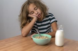 Surpoids : moins les enfants dorment, plus ils mangent mal 