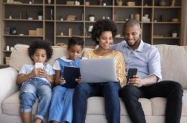 Parentalité : comment aider ses enfants à limiter le temps passé devant les écrans ?