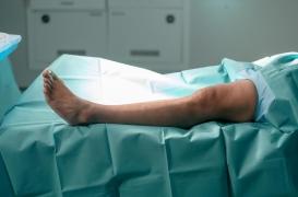 Cancer du genou : le journaliste sportif Matthieu Lartot doit se faire amputer de la jambe 