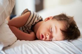 Arrêt cardiaque : l’apnée du sommeil accroît le risque chez les enfants épileptiques