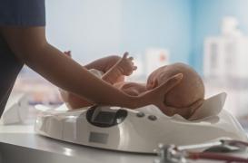 Faible poids à la naissance : un risque accru de maladie hépatique