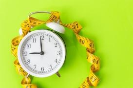 Perte de poids : manger plus tôt ou moins souvent, quelles sont les meilleures approches ?