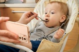 Le gouvernement veut interdire les écrans avant 3 ans 