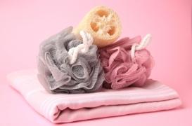 Fleur de douche, luffa : à quelle fréquence les laver ?