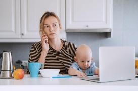 Ecrans : plus les parents stressent, plus leurs enfants en bas âge les regardent