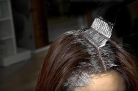Cheveux colorés, risques cachés : l’Anses tire la sonnette d’alarme