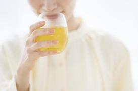 Boire son urine : est-ce vraiment sans danger ?