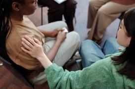 Solitude : changer de regard sur les autres pour faire des rencontres ?