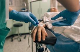 Chirurgie : mesurer l’activité cérébrale permet de réduire l’usage des anesthésiques