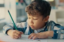 Écrire à la main booste l'apprentissage de la lecture et de l'écriture 