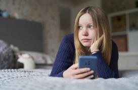 Les ados confient-ils trop leurs émotions à l’IA ?