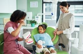 Dentiste : quelles sont les habitudes à prendre dès le plus jeune âge ?