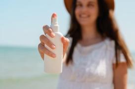 De l’eau salée pour bronzer plus : une astuce TikTok dangereuse 