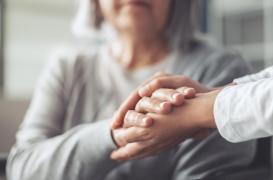 Santé, couple, vie pro : quel est l'impact du rôle d'aidant ?