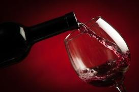 Cancer : près d'1 Français sur 4 pense que boire un peu de vin réduit le risque