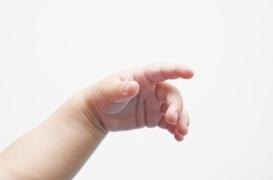 Les bébés ont-ils une notion innée du bien et du mal ?