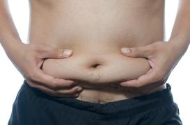 Maladie d’Alzheimer : la graisse abdominale, un facteur de risque dès la quarantaine ? 