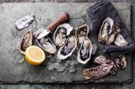 Fruits et légumes pré-découpés, huîtres… : 8 choses à bannir de votre alimentation selon un expert 