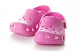 Porter des Crocs au quotidien, c’est vraiment mauvais pour les pieds 