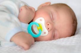 Pourquoi sucer la tétine de votre enfant est bénéfique pour sa santé