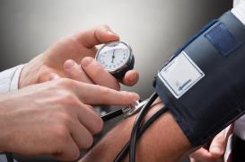 Tension artérielle différente entre les deux bras : un mauvais présage !