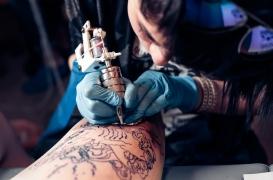 Tatouages : le HCSP liste les nombreux dangers potentiels 