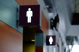 Toilettes publiques : une personne sur deux a déjà évité de les utiliser à cause de leur état