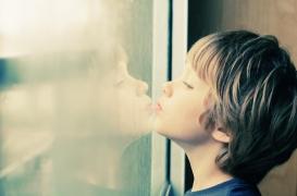 Autisme : pourquoi le cerveau reconnaît-il les visages autrement ?