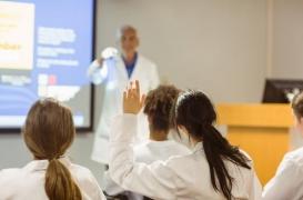 Le gouvernement annonce 15 mesures contre la souffrance des étudiants en santé