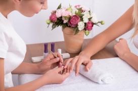 Beauté des ongles : les employés du secteur courent de nombreux risques pour leur santé 