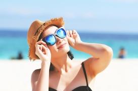 Pourquoi vous devriez porter vos lunettes de soleil cet été