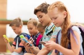 Smartphones chez les enfants : trop d’infos, pas assez de sens ?