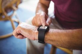 Une idée folle : utiliser la peau comme conducteur pour recharger les montres connectées