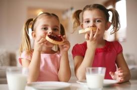 Petit-déjeuner : les enfants qui sautent ce repas sont moins heureux dans la vie