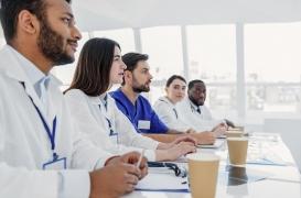 Les internes en médecine passent trop de temps à l'hôpital 